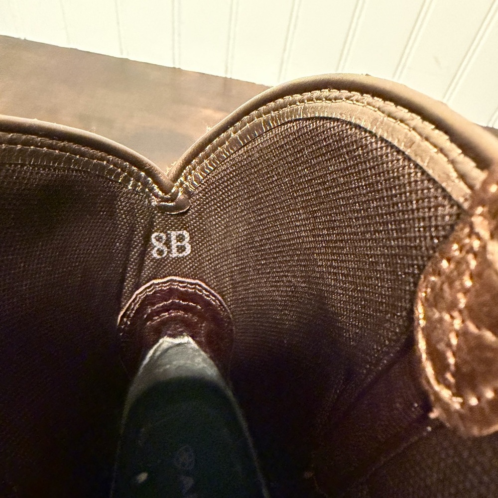 Women’s Ariat Anthem western boots. Round toe. Size 8b. Like new. Brown leather - Picture 6 of 10